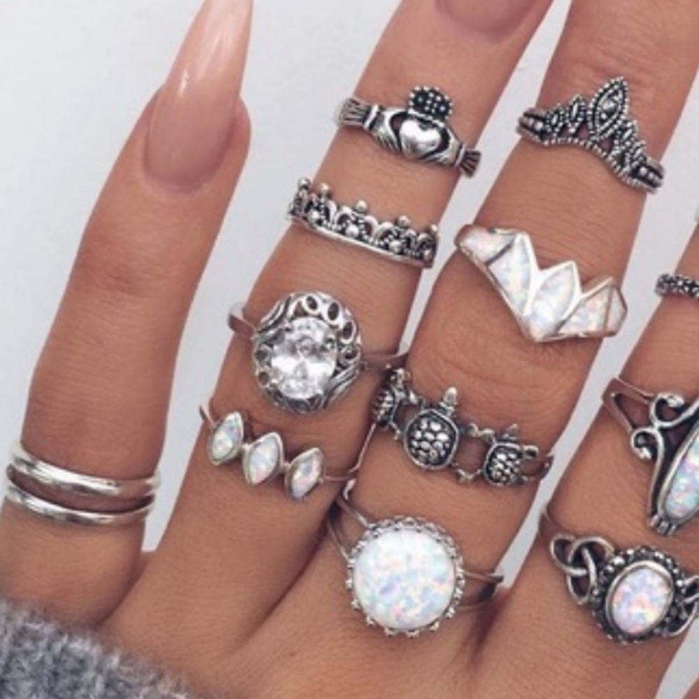 🔥LAST!!🔥90's STYLED 12PC MIDI RING SET! - Picture 3 of 8